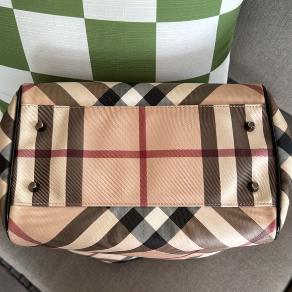 Burberry Nova Check Shoulder Bag - Picture 7 of 11